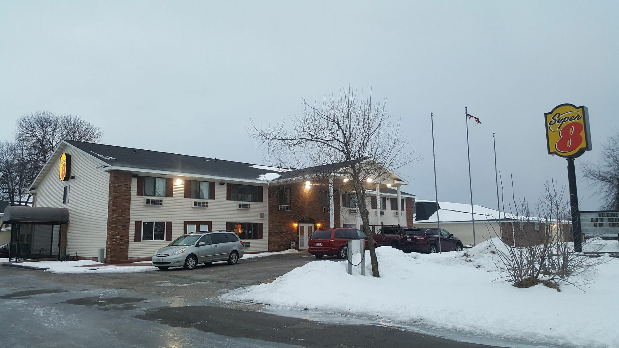 Super 8 By Wyndham Plover Stevens Point Area Exterior photo